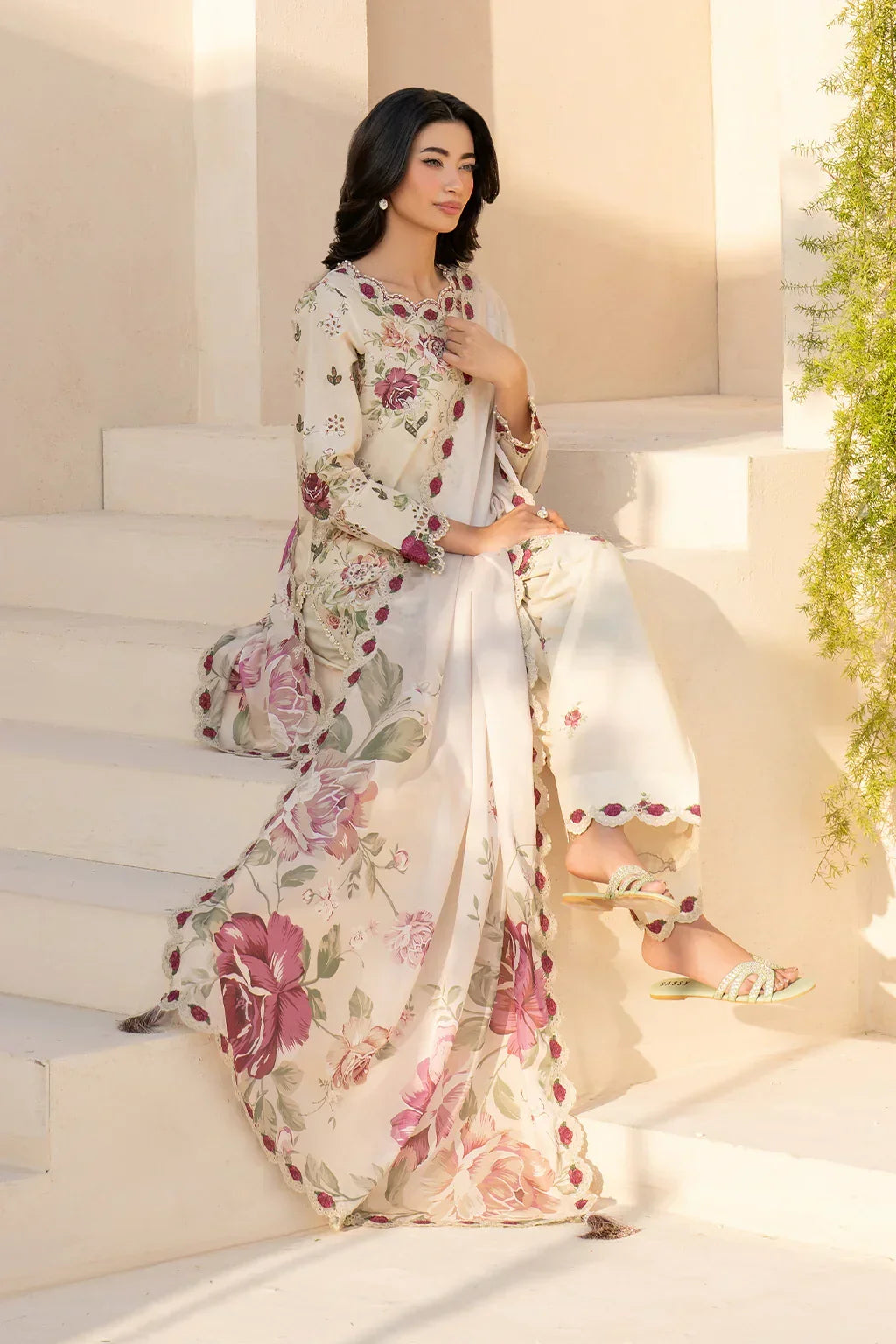Iznik Luxury Lawn Embroidered 3 Pc Unstitched Collection EFL-05